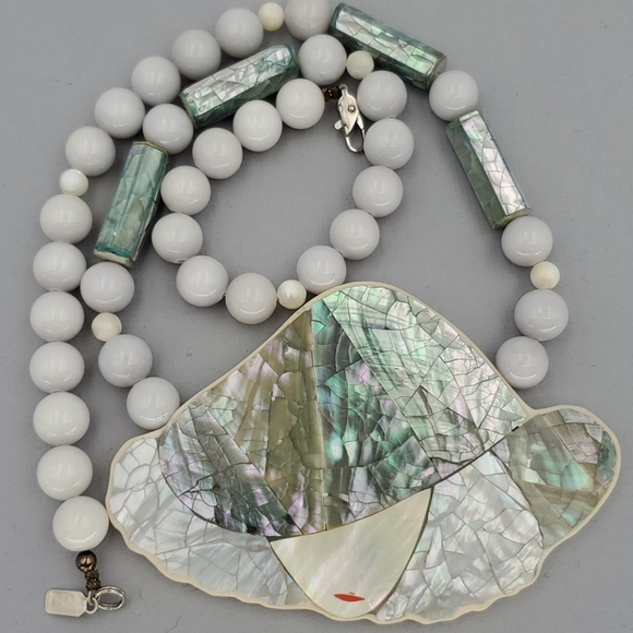 Karla Jordan Vintage Mother of Pearl Lady Necklace - Picture 4 of 10